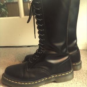 1914 Smooth classic 14-eye unisex boot Dr.Martens